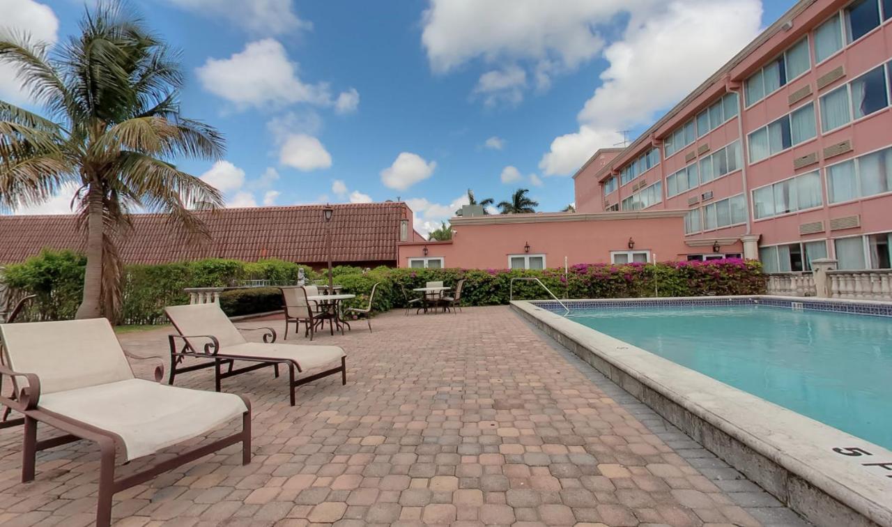 Miami Gardens Inn & Suites Exterior foto